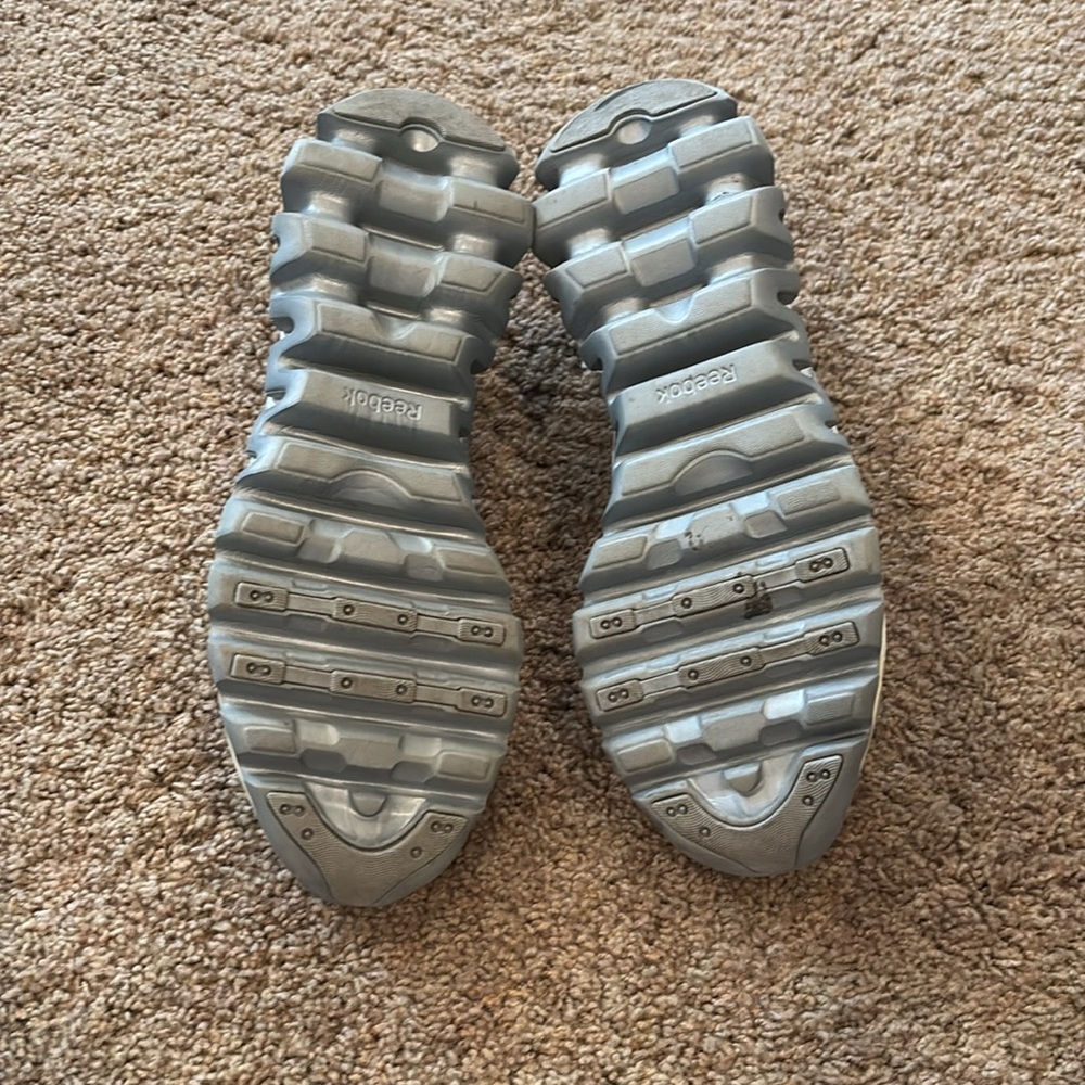 Reebok Gray and White Sneakers - Picture 3 of 6